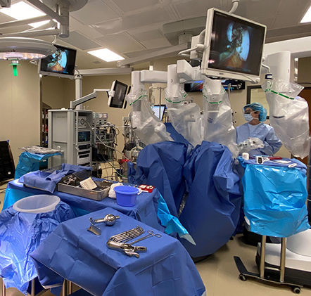 Dr. Rebecca Guinn performs gynecological robotic surgery